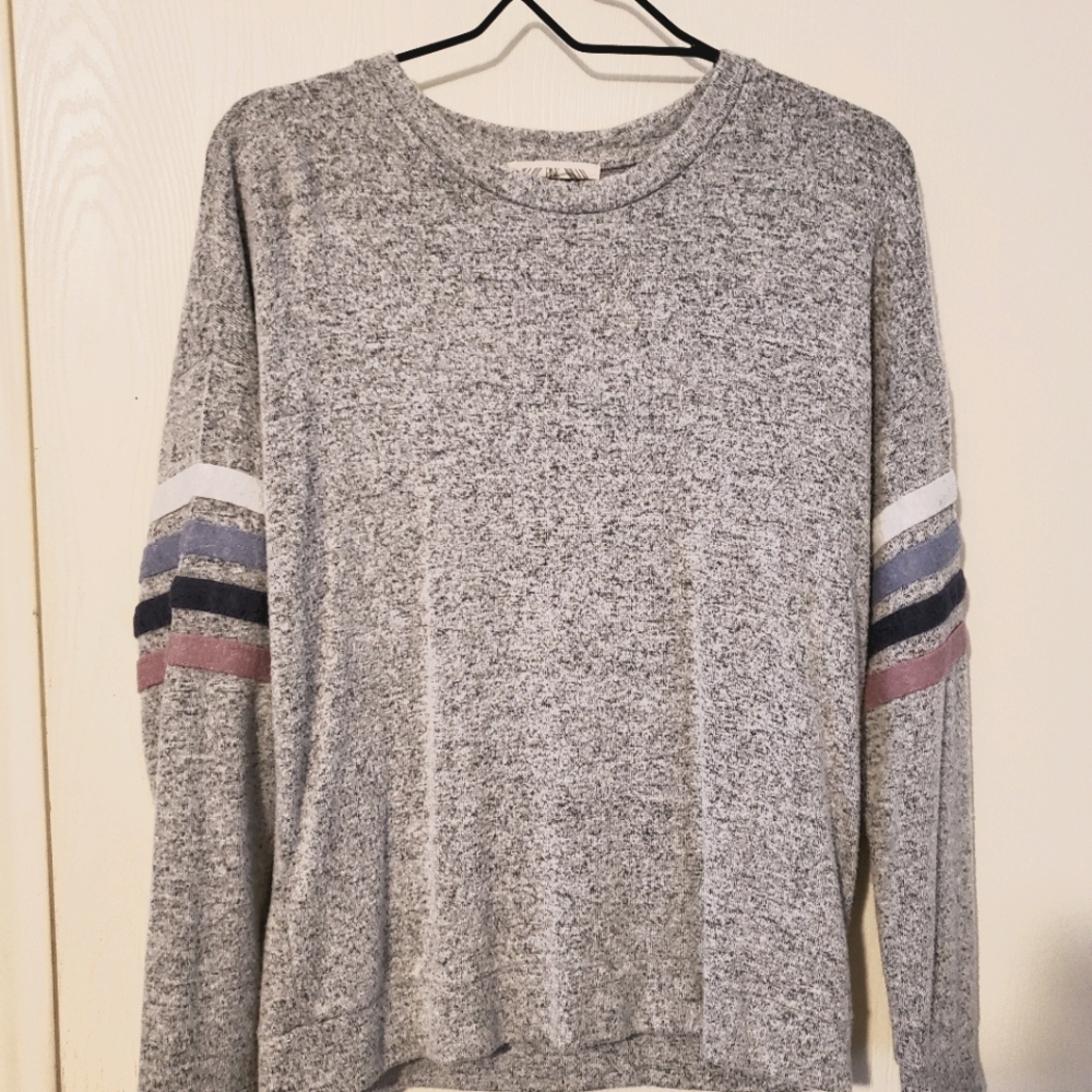 Grey sweater, M
